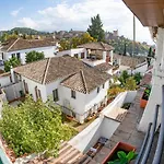 Carmen Aljibe De La Miel *